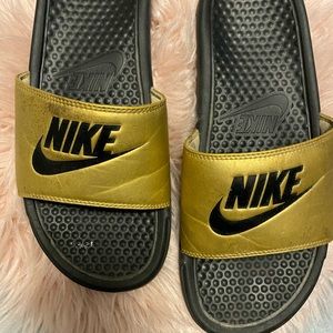 Nike benassi slides
